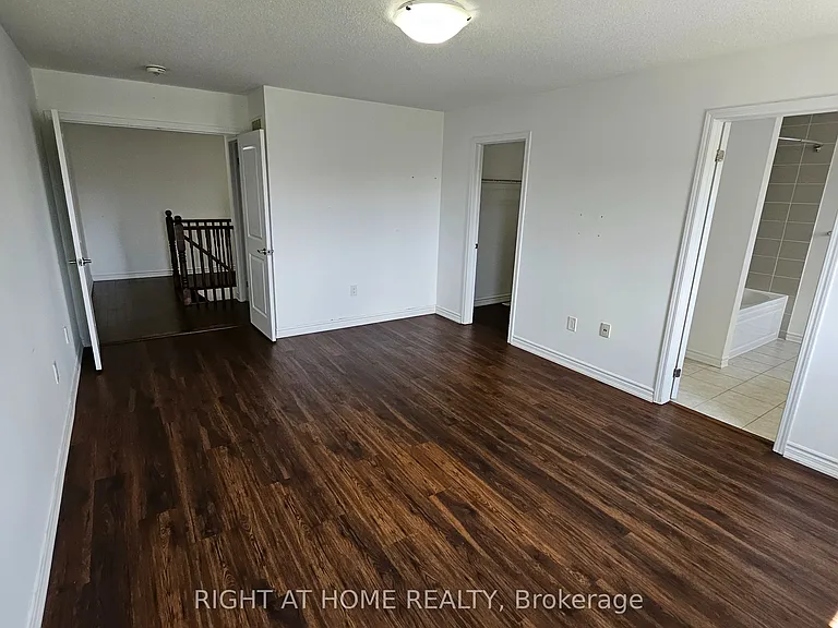 1206 Duignan Cres #UPPER — Photo 18