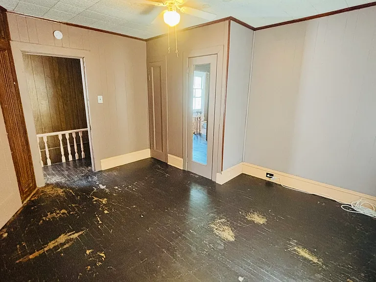 220 E Main St — Photo 8