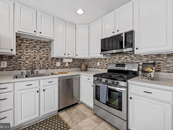 3rd image of 206 Colgate Dr
