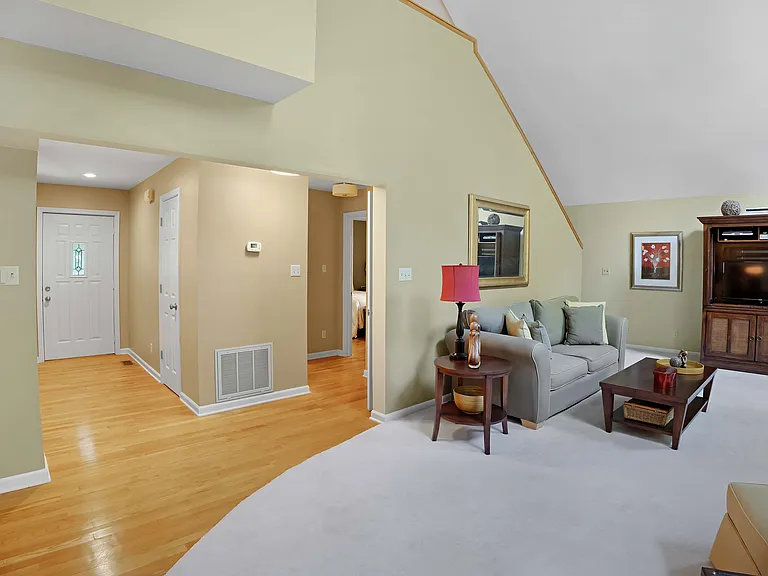 102 Daksi Way — Photo 4