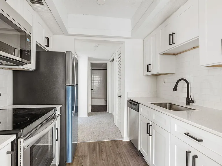 The Riverview — Photo 15
