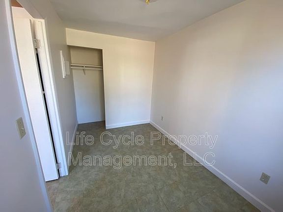 5th image of 2921 Depot St #B