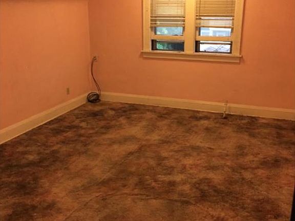 5th image of 2325 5th St NE