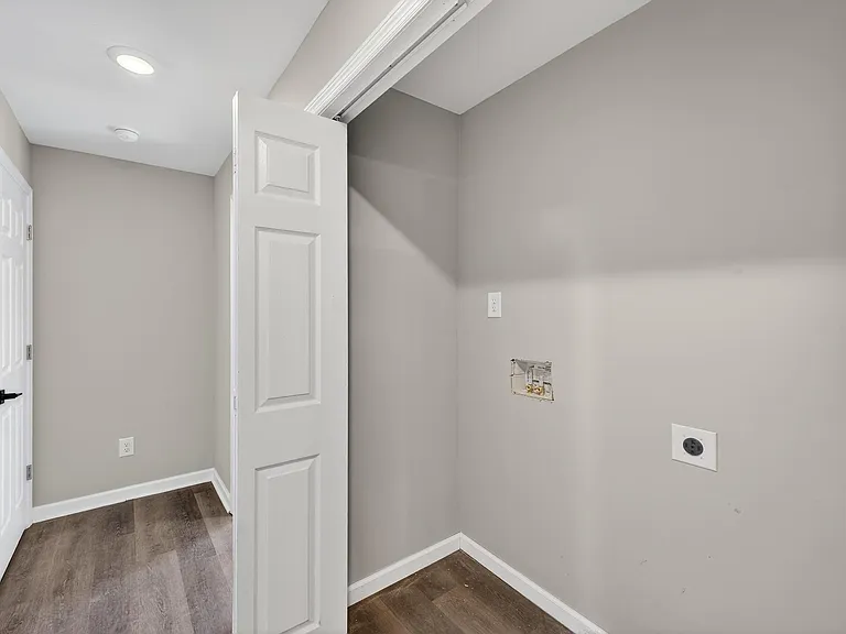 Tanglewood Dr — Photo 31