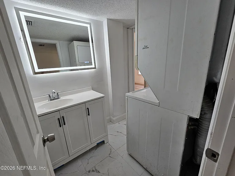 3920 N Davis St — Photo 4