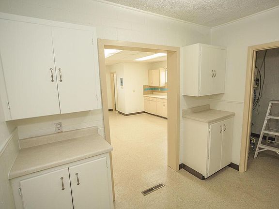 2nd image of 804 E Navajo St