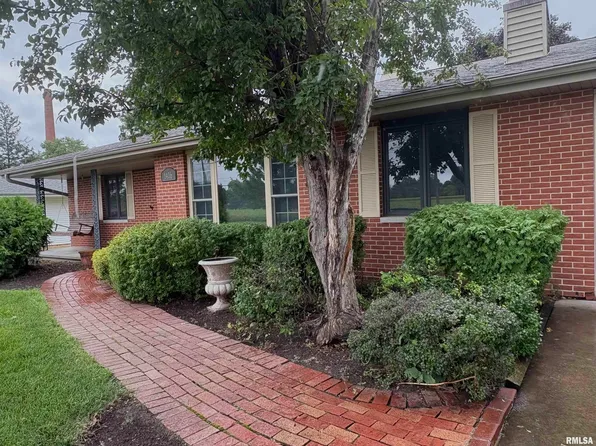 1406 S Diamond St, South Jacksonville, IL 62650