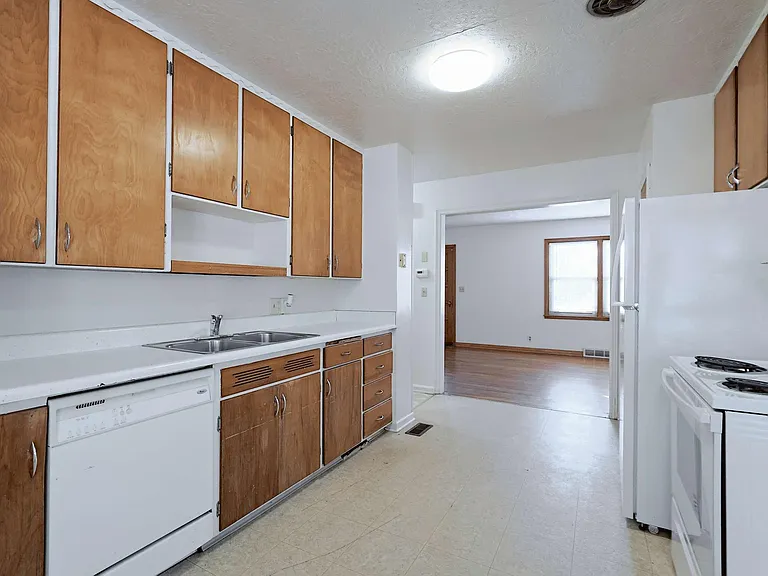 940 S 48th St — Photo 11