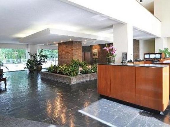 5th image of 4465 Douglas Ave APT 8D