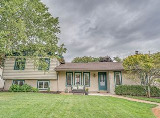 1630 Meadowlane St, Wolverine Lake, MI 48390