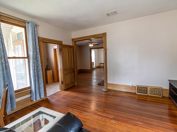 5th image of 476 Frederick St