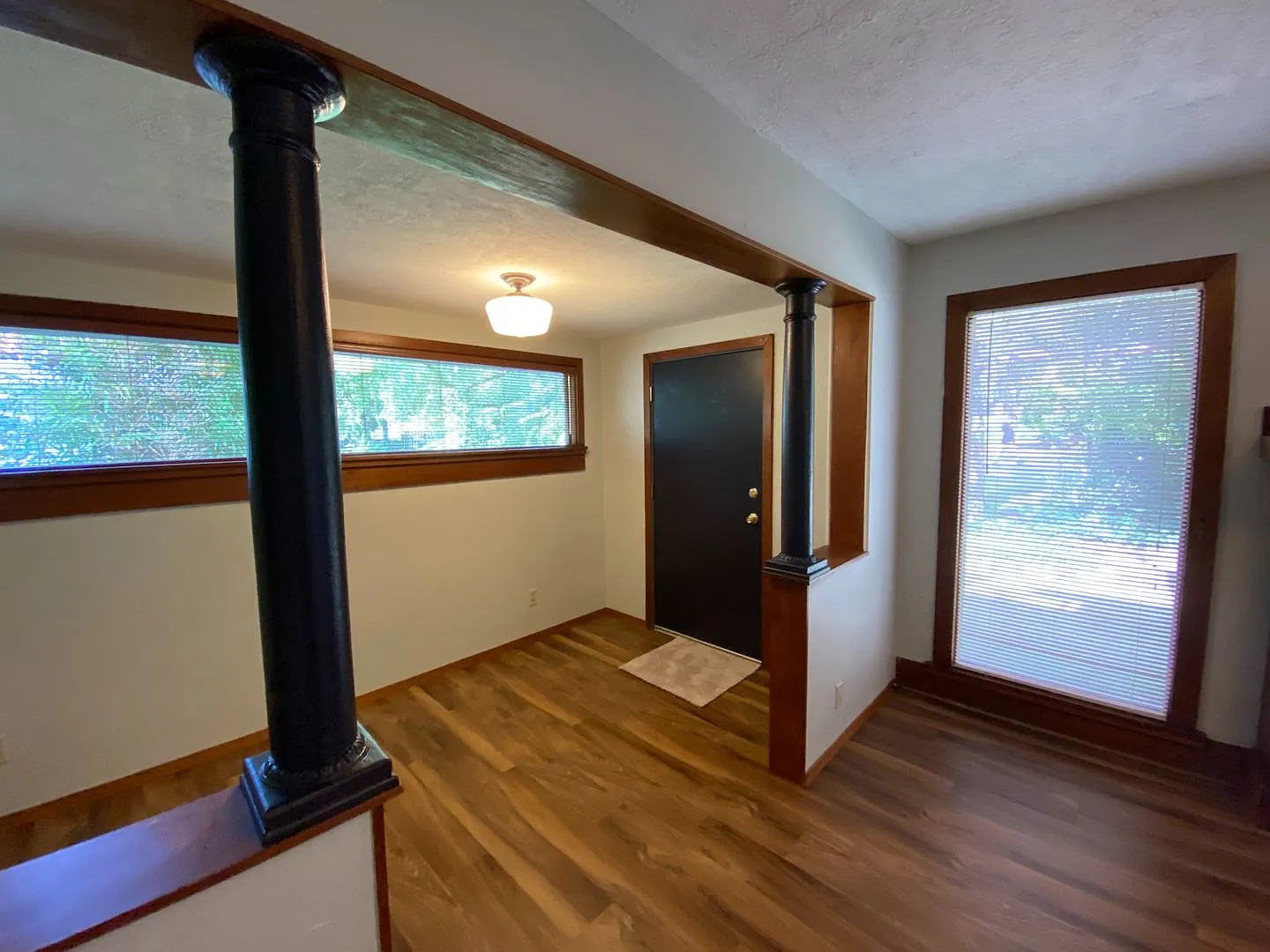 Beautifully Updated SW Portland Home in Excellent Location, Easy Access to I-5 and Barbur Blvd.! — Photo 3