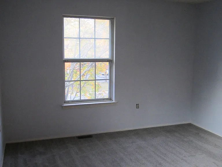 92 Versailles Ct — Photo 25