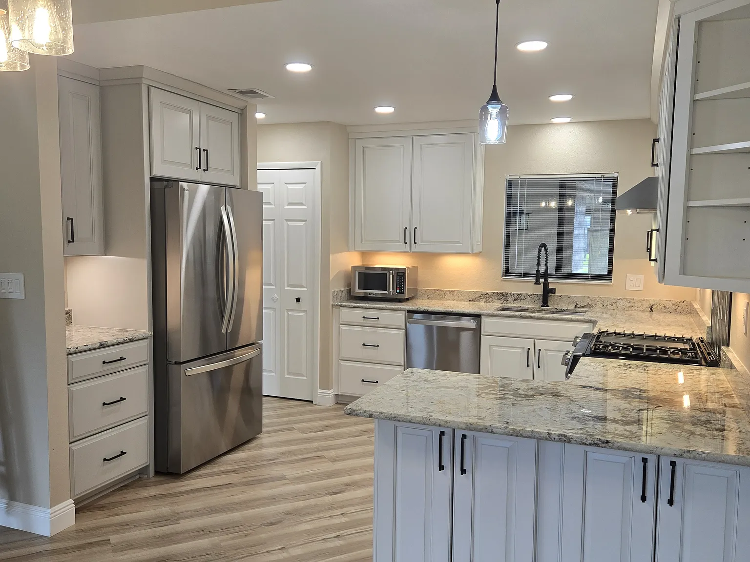 2 bed, 1266 sqft, $2,300 — Photo 2