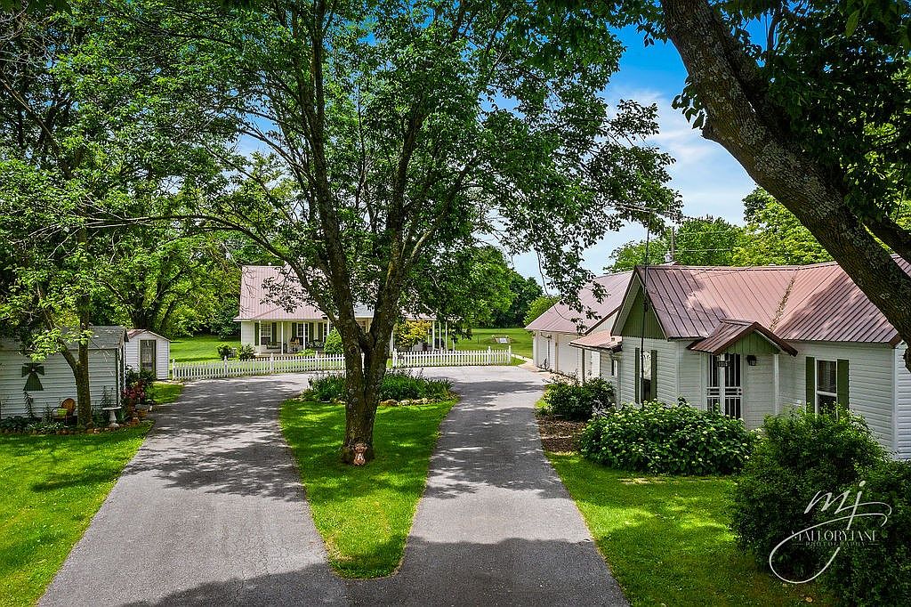 1325 N Main St, Centerton, AR 72719 | Zillow