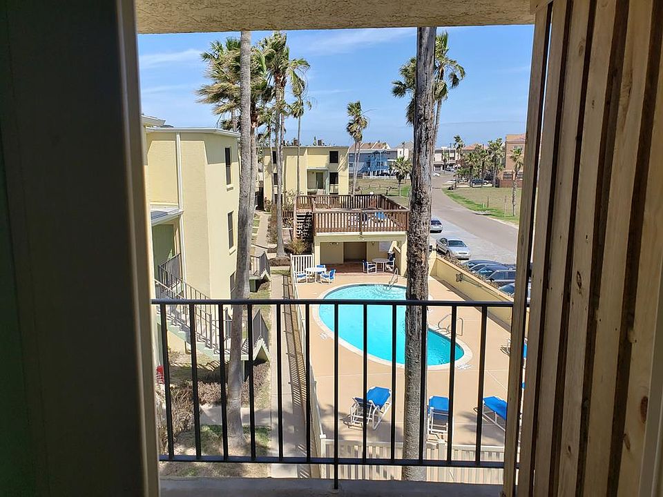 1st image of 104 Parade Dr #11