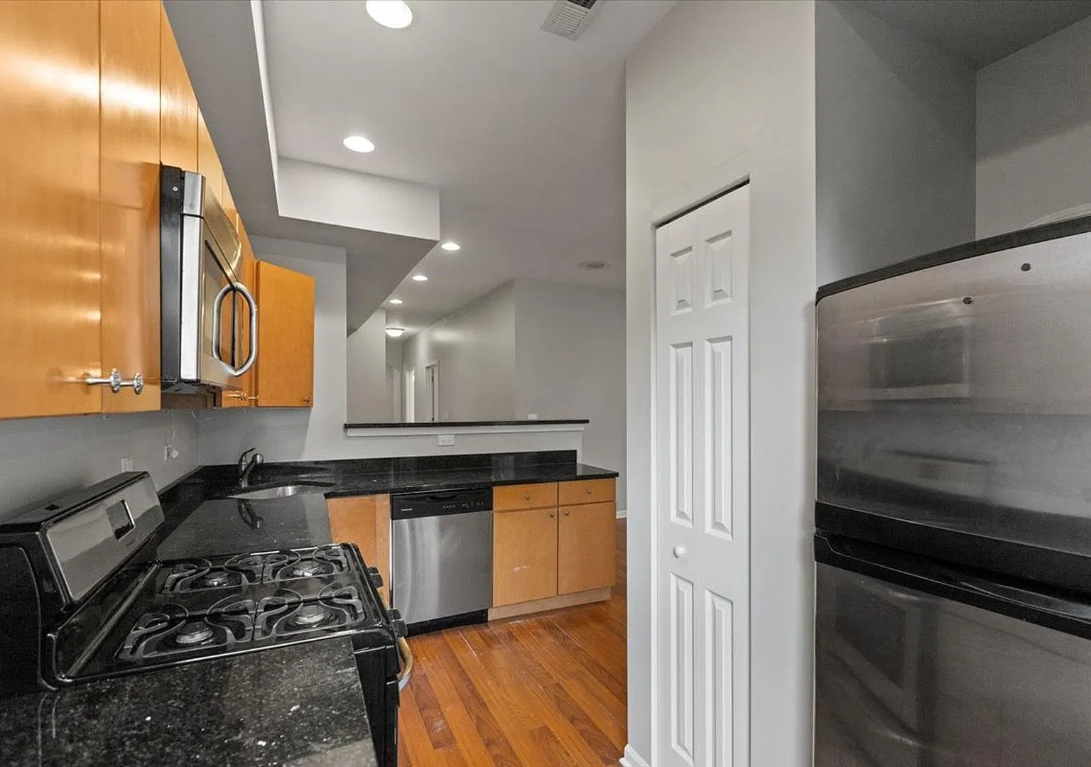 3 bed, 1450 sqft, $2,714 — Photo 3