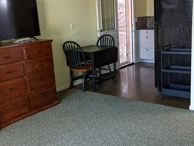 2114 Glencoe Dr — Photo 2