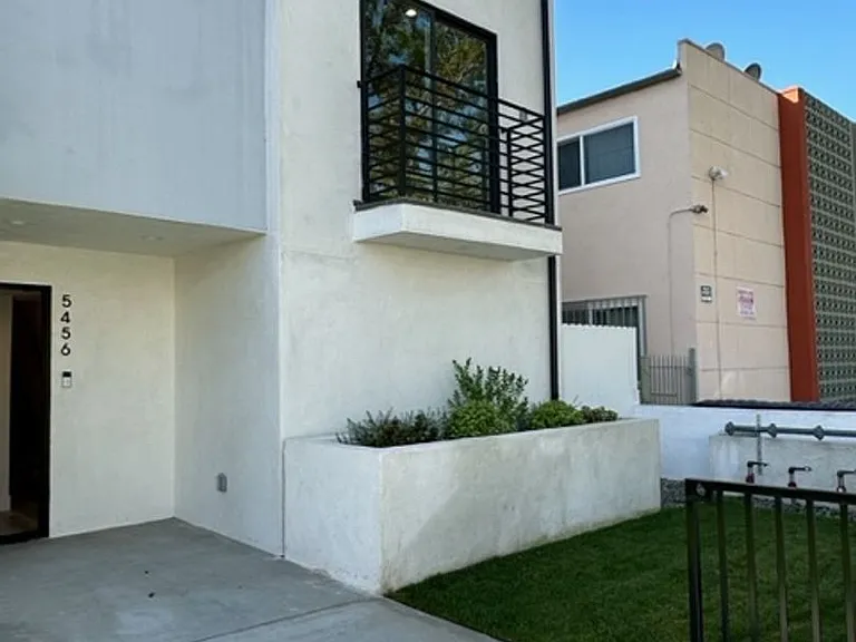 5456 Barton Ave — Photo 22