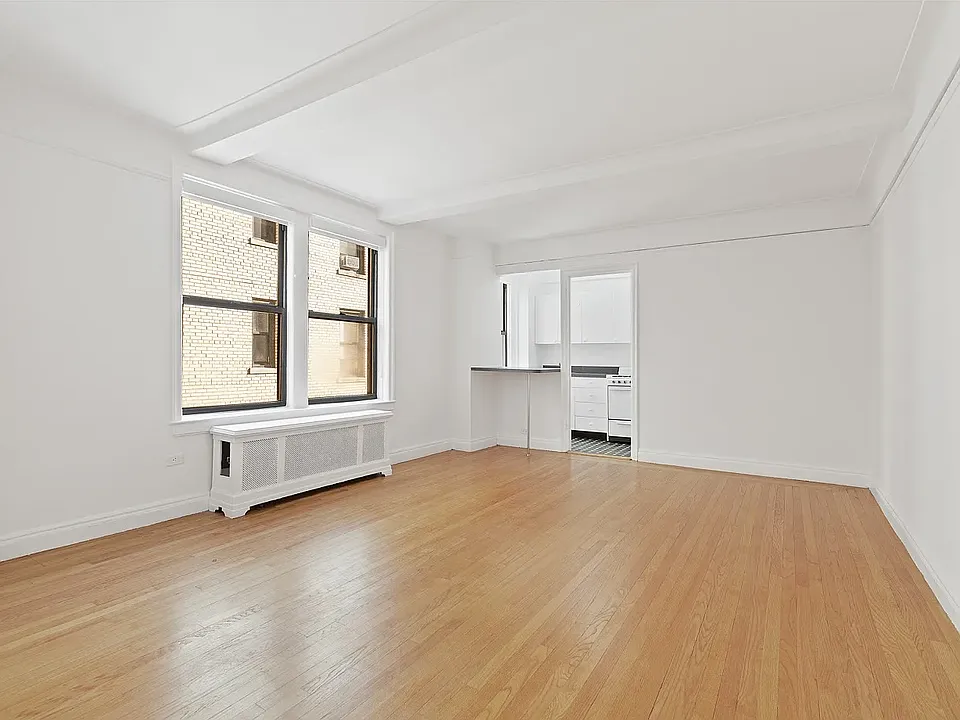 301 E 21st St #14G
