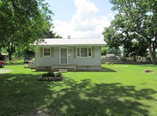 217 S Dunnegan Ave, Bolivar, MO 65613