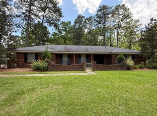 134 Classic Dr, Hattiesburg, MS 39402