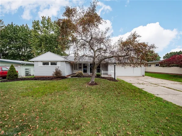 11526 Glendora Ln, Parma Heights, OH 44130