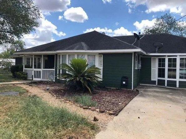 1112 Palm St, Jourdanton, TX 78026