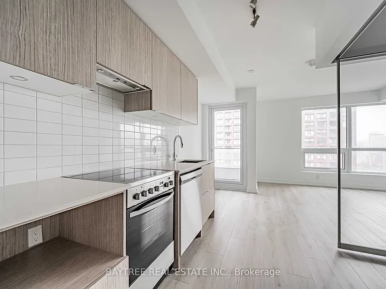 395 Bloor St E #1412 — Photo 1