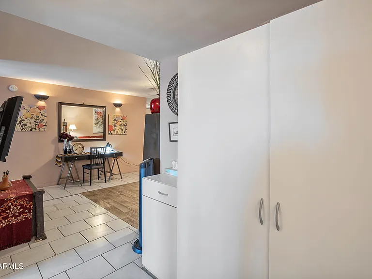 842 W Fairmount Ave — Photo 30