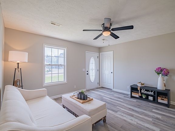 5th image of 132 Stonefield Cir