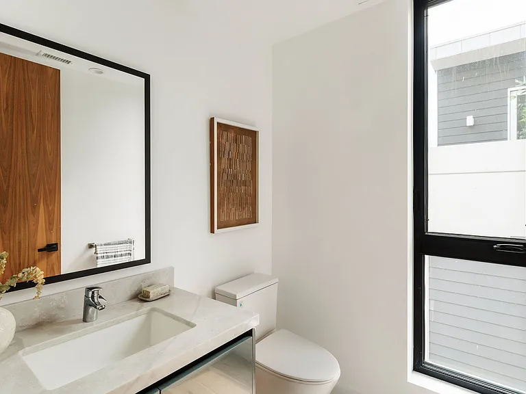 861 Hyperion Ave — Photo 24
