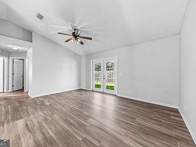 401 Maggie Way — Photo 4