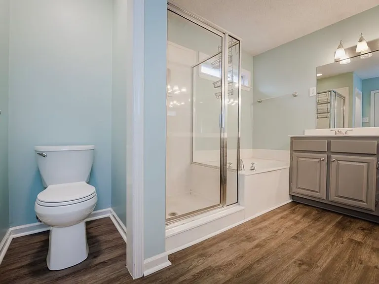 246 Squires Grove Dr W — Photo 3