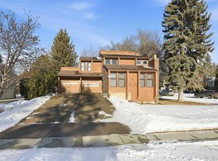 4 SW Pardue Close, Red Deer, AB T4P 1L7