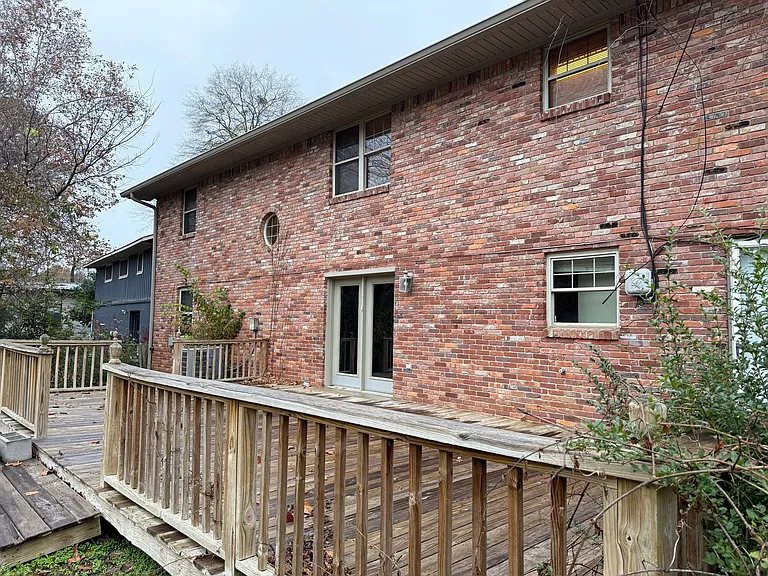 323 Auburn Dr — Photo 16