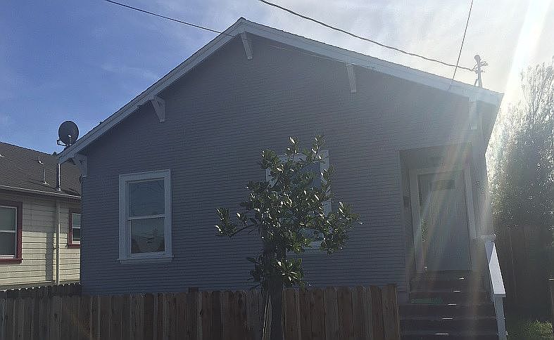 1st image of 387 Beck St