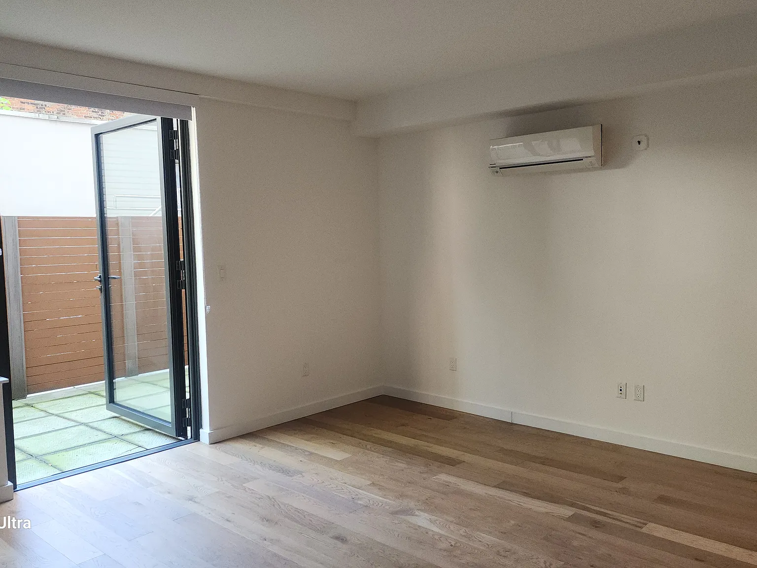 445 West 35th Street — Photo 2