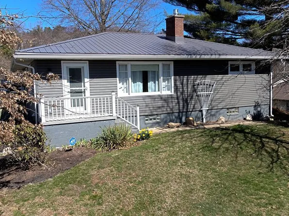 12 Pine Grove Dr, Nelsonville, OH 45764