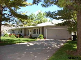 40 Ginger Cove Rd NE, Valley, NE 68064