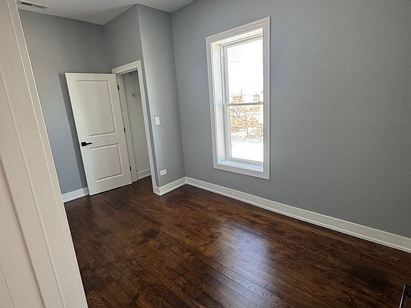 4th image of 5216-18 S Prairie Ave #3N