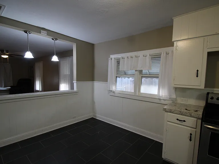 1415 W Crawford St — Photo 9