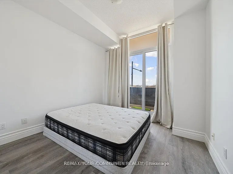 9471 Yonge St #230 — Photo 18