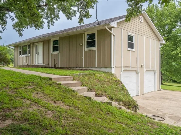 11056 230th St, Linwood, KS 66052