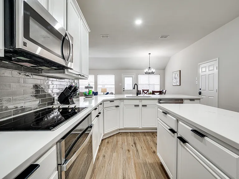 9512 Shirland Ln — Photo 8