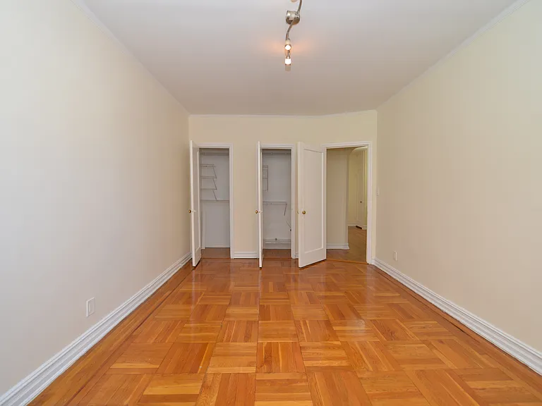 15 Bay 38 St #2 — Photo 6