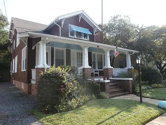 Building Photo - 411 W College Ave #B