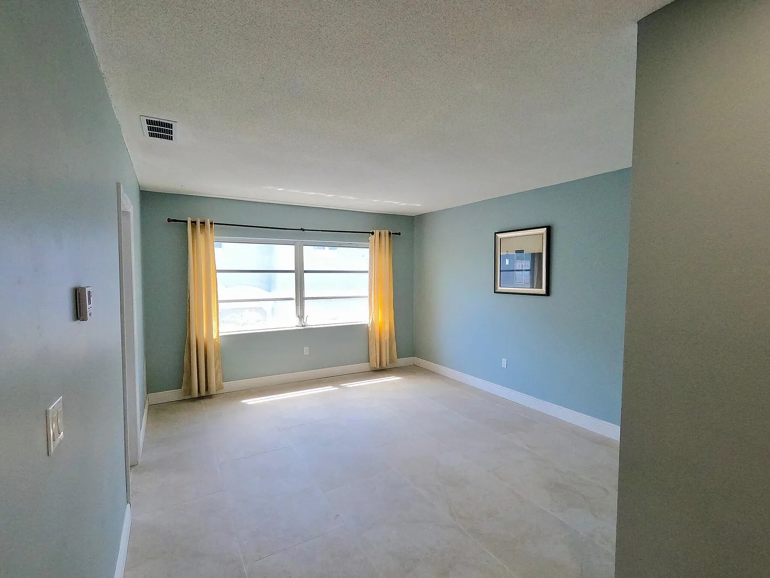 2 bed, 1.0 bath, 833 sqft, $2,200 — Photo 2