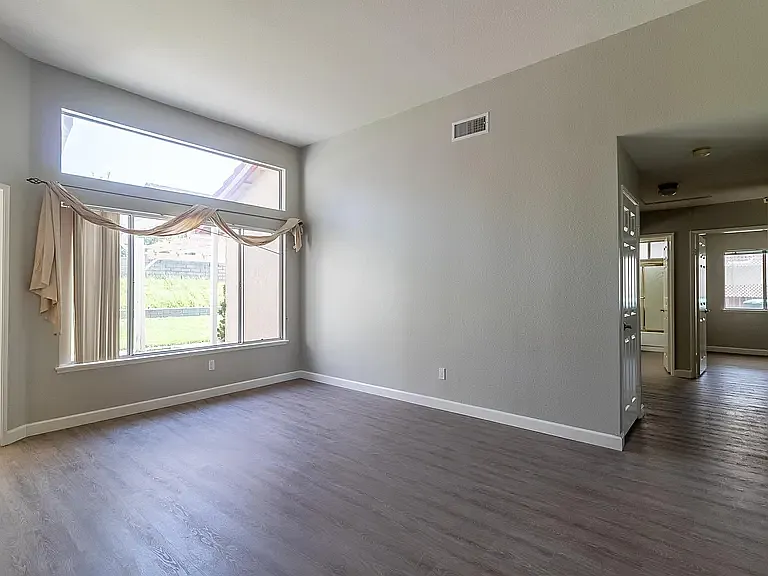 26051 Reynolds St — Photo 5
