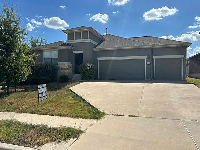 4 bed, 2.5 bath, 2261 sqft, $2,535 — Photo 2